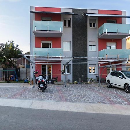 Apartments And Rooms With Parking Space Grebastica, Sibenik - 17831 Eksteriør billede