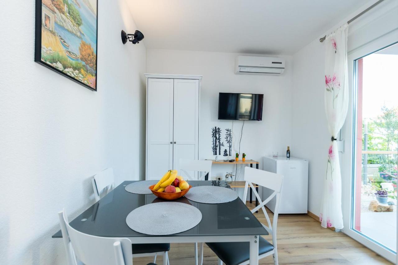 Apartments And Rooms With Parking Space Grebastica, Sibenik - 17831 Eksteriør billede